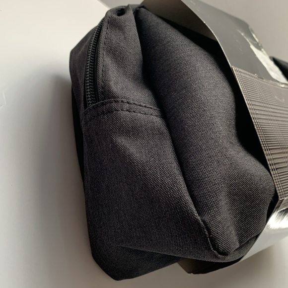 American Exchange Men Toiletry Bag Set with 2 Reusable Masks and Card Holder - Picture 8 of 8